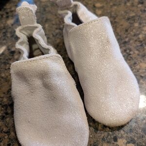 Nearly new Pretty Pearl Soft Soles Robeez